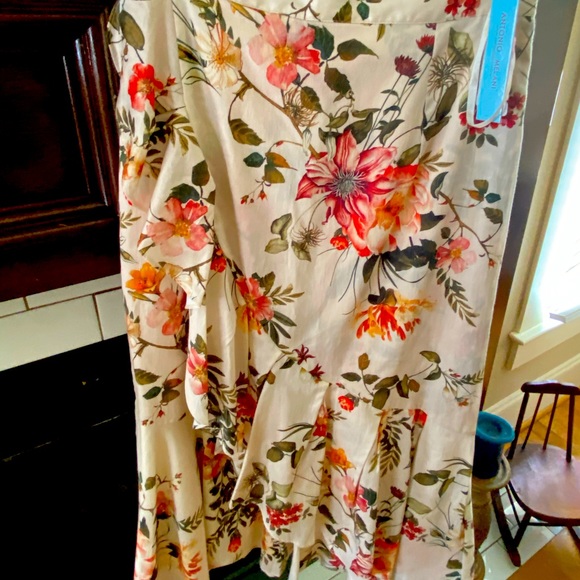 Long skirt, news use 2 - Picture 1 of 2